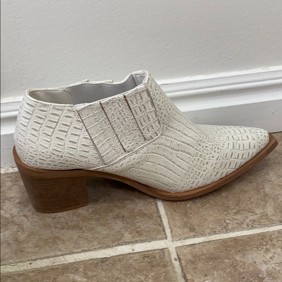 White snakeskin boots - Picture 2 of 3